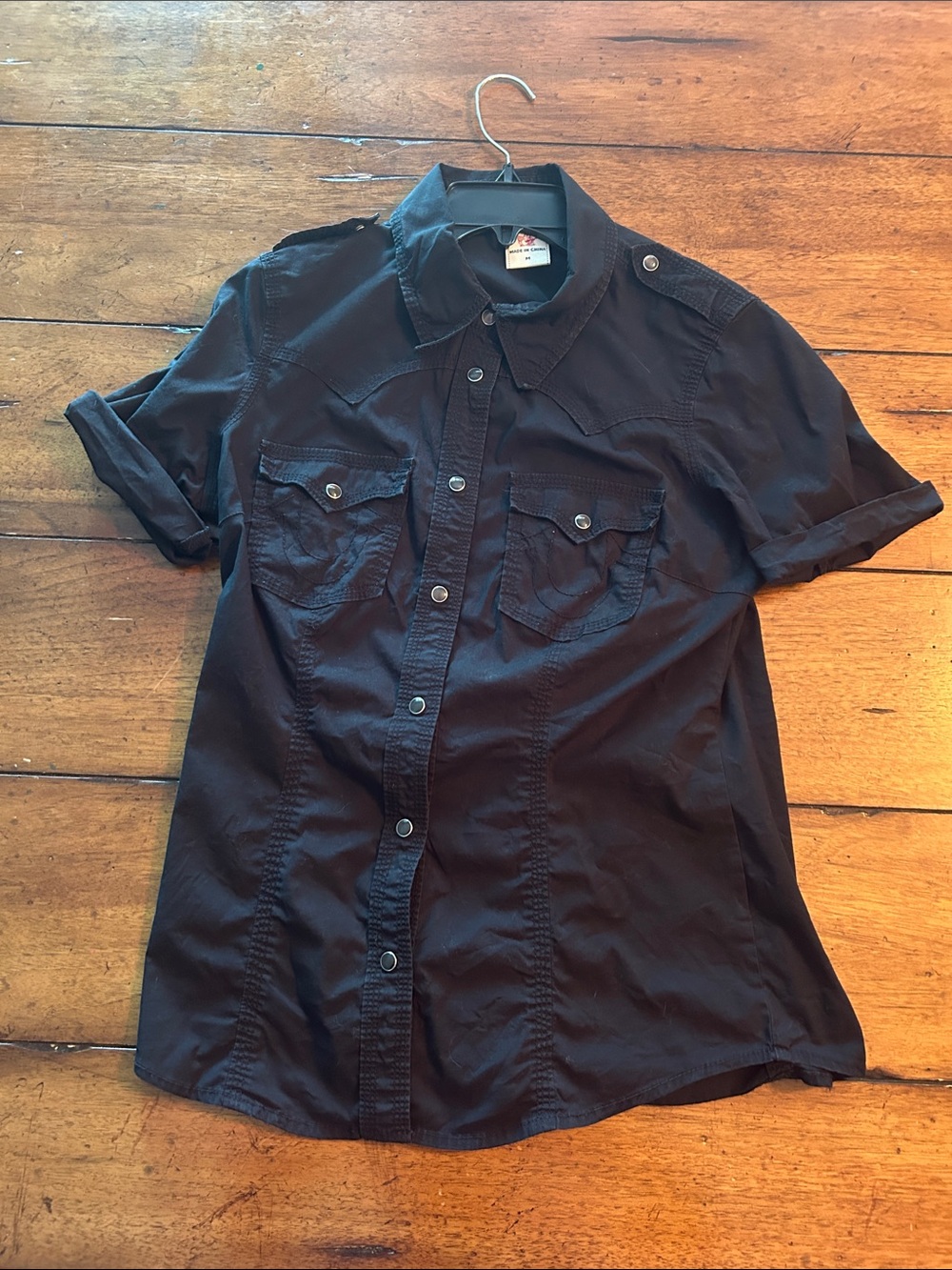 Women’s Short-Sleeve Button-Up Shirt - Black